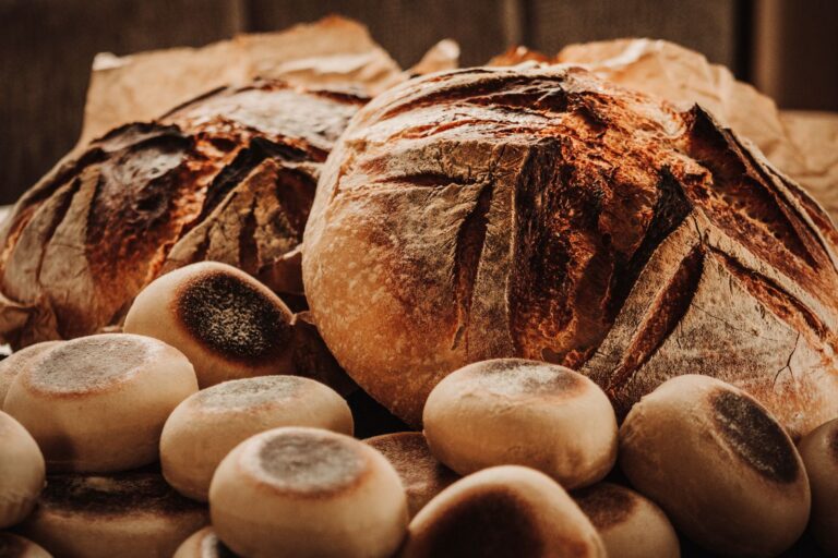 Best Breads for a Cheese Board: 8 Options and What to Pair Them With