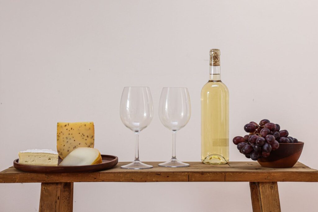 White wine served with aged Gruyère cheese and grapes
